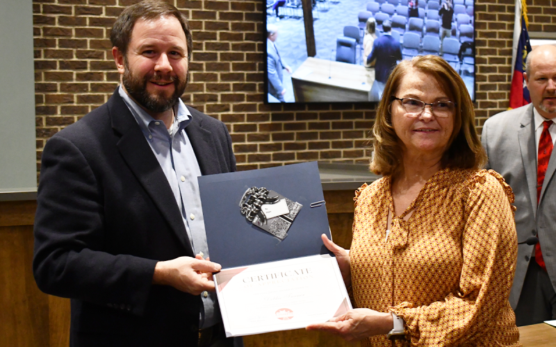 Cornelia Mayor John Borrow awards City Clerk Debbie Turner for 20 years of dedication to the city. JOHN DILLS/Staff