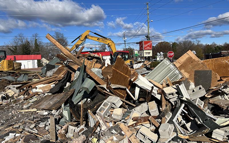 Crews made quick work of Stoney’s on Wednesday morning after it stood in Clarkesville for 58 years. SUBMITTED