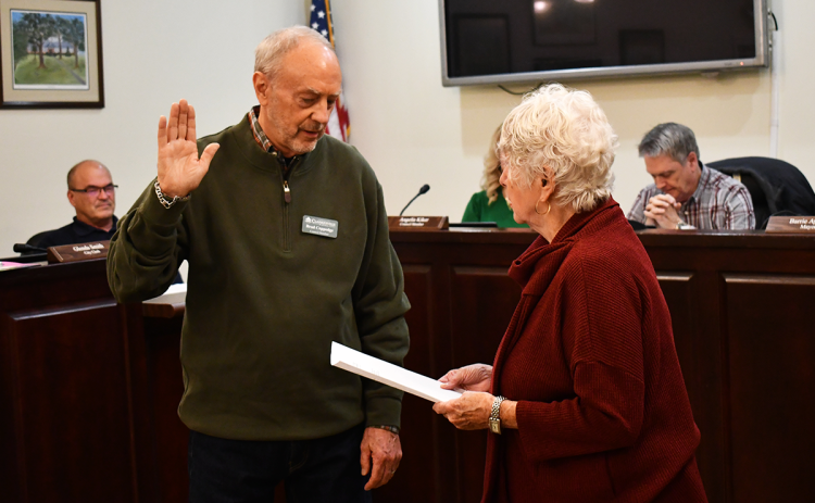 Brad Coppedge (left) was sworn into his Post 2 seat on Clarkesville City Council by Mayor Barrie Aycock. JOHN DILLS/Staff