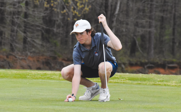 Habersham Central’s Jack Rowe glances around as he sizes up a putt during the high school season. FILE