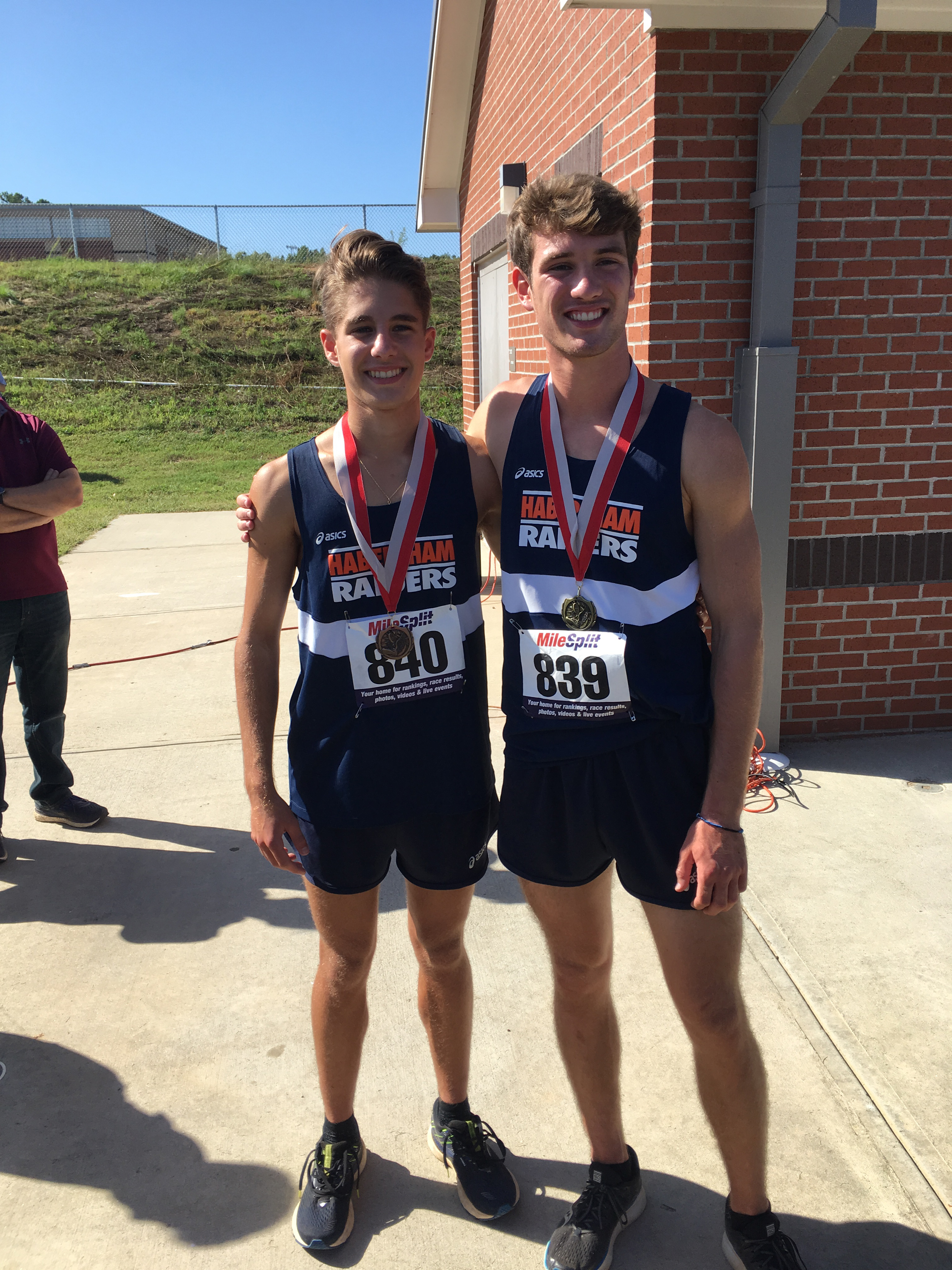 Thomas Hotard, Andrew Kivett push each other, HCHS Cross-Country team to greater heights