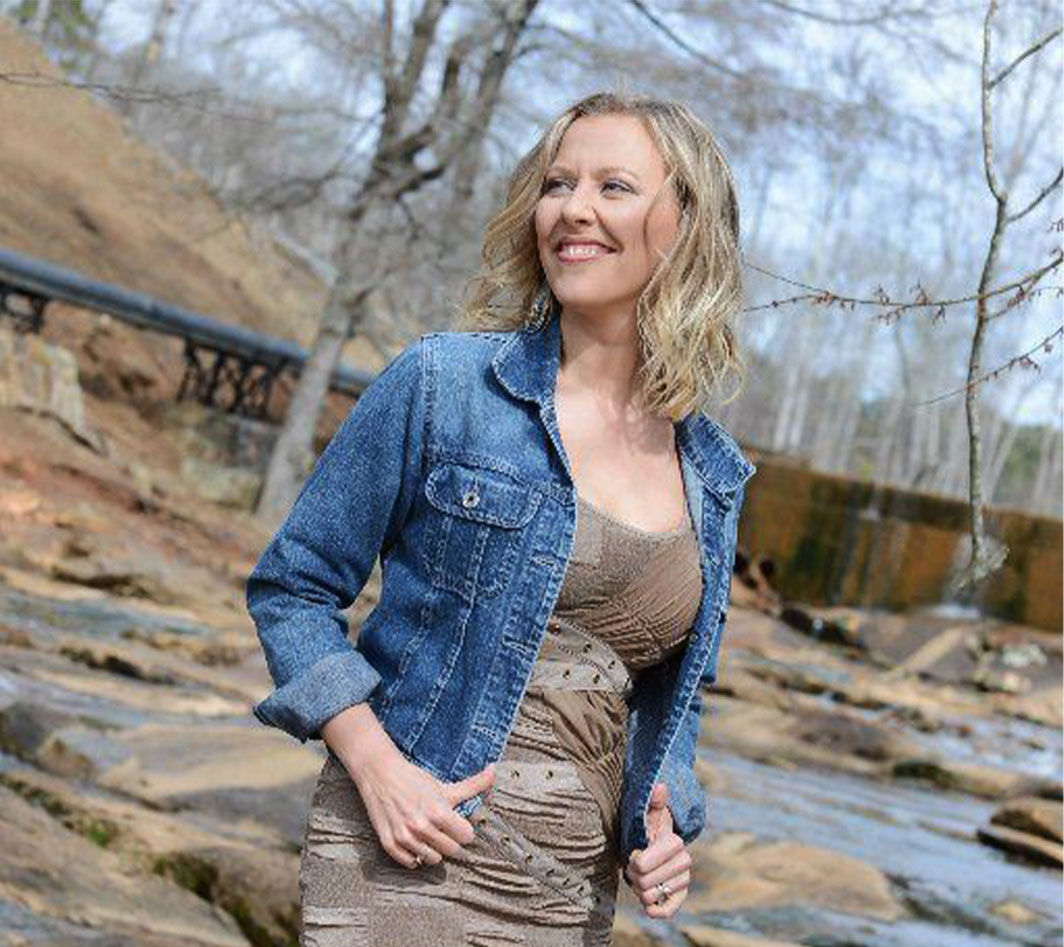 Katie Deal will bring her Holly Dolly Christmas show to Toccoa on Dec. 10.
