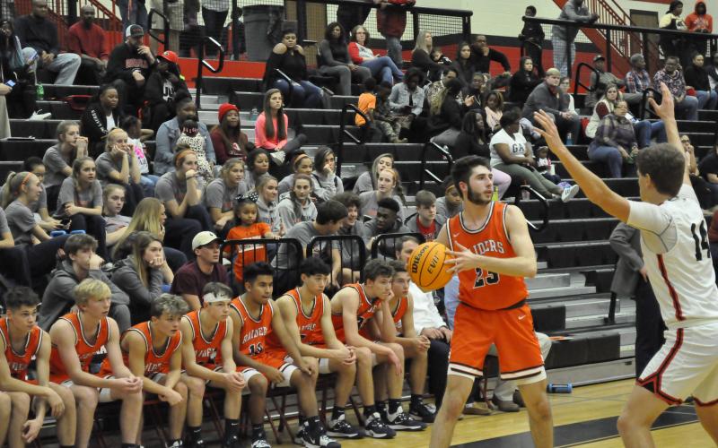 Micah Ward led the Raiders with 11 points.