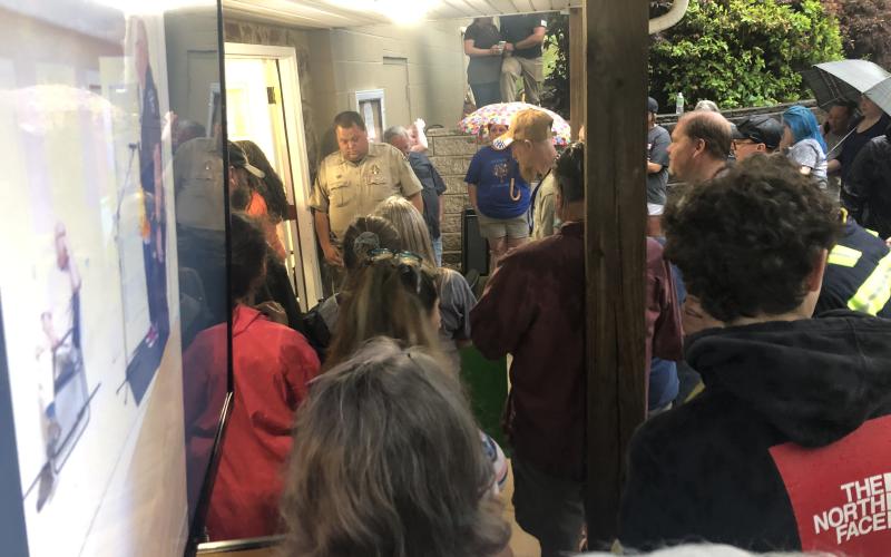 A crowd gathered outside in the rain at Demorest City Hall Tuesday night to listen to the City Council meeting. Photo by DANIELA CINTRON/Staff