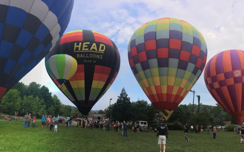 Wayne Hardy/Even when hot air balloons are not in flight, crowds visit to get a closer view and talk to racers.