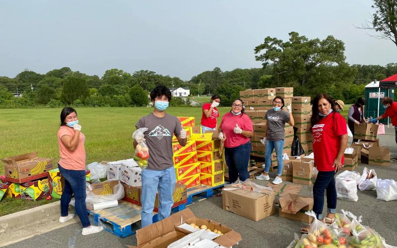 Pictures (any of them): Distintas organizaciones unen fuerza para recaudar y distribuir alimentos el 27 de Junio en distintas áreas de Georgia.