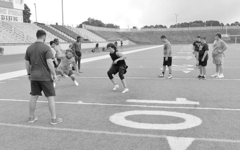 Fisher Littleton (left) and BJ Hodges (right) compete in a conditioning drill during Thursday’s football practice. ISAIAH SMITH/Staff