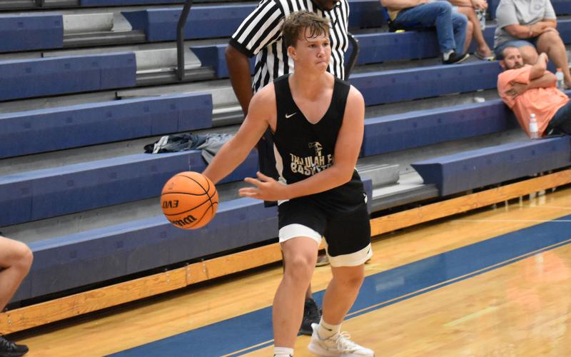 Lincoln Hall delivers a pinpoint entry pass to a post player during Thursday’s game at Banks County. ISAIAH SMITH/Staff