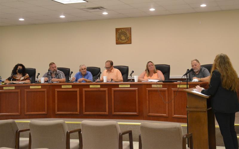 City Clerk Emily Woodmaster addresses council members Stephanie Almagno, Maarten Venter, Theron Ayers, Mayor Joe Elam, and council members Alice Venter and Larry Lewallen. BRIAN WELLMEIER/Staff