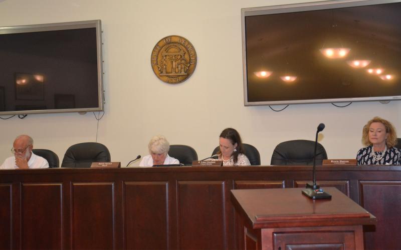 Councilmembers Franklin Brown, Mayor Barrie Aycock, E. Lane Gresham and Roxie Barron consider a hotel-motel ordinance. BRIAN WELLMEIER/Staff