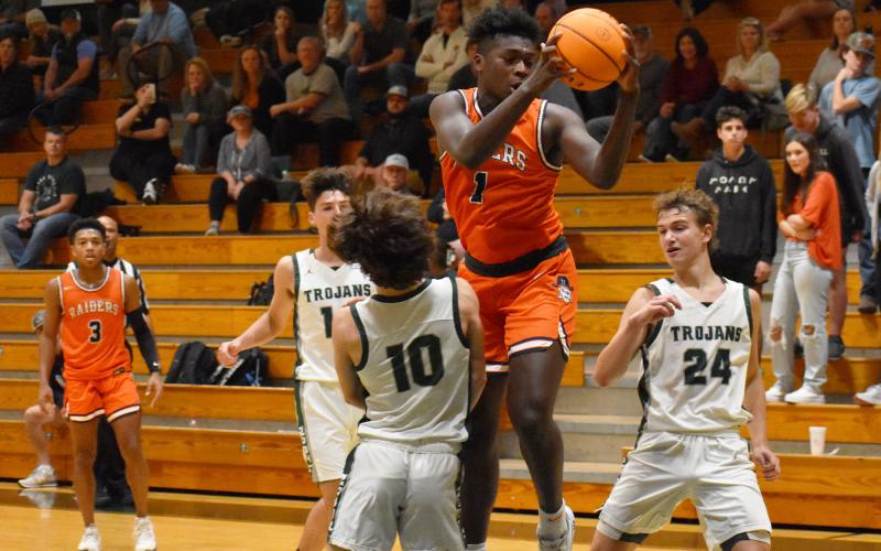 Habersham Central’s Bryce Pittman makes contact with a North Hall defender while driving to the basket during the Raiders scrimmage game. CODY ROGERS/Staff