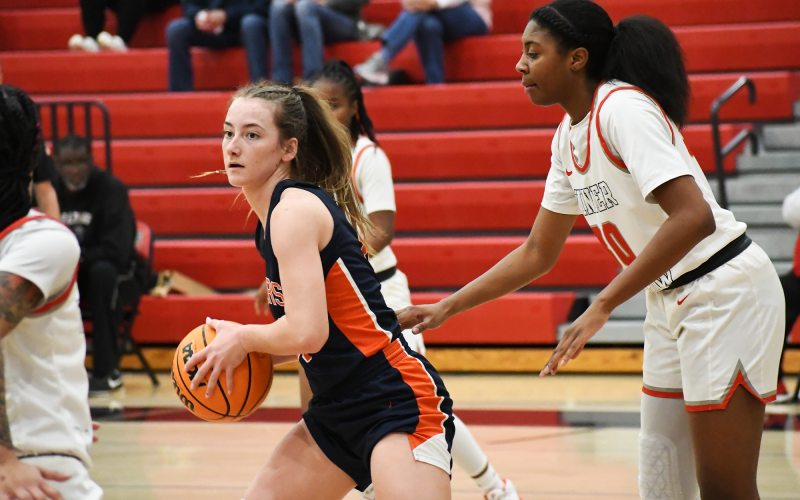 Habersham Central’s Taylor Wade battles against Winder-Barrow on Friday night. CODY ROGERS/Staff