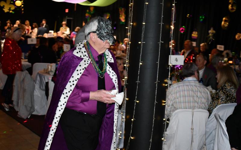 The official king and queen had not yet been crowned, but true kings call their own shot. MATTHEW OSBORNE/Staff