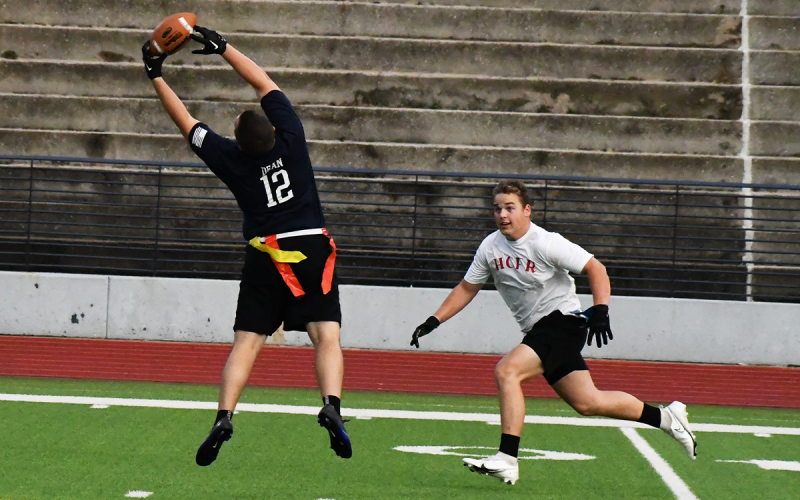 Habersham/Banks’ Ray Dean, though, got up for this big reception near midfield.