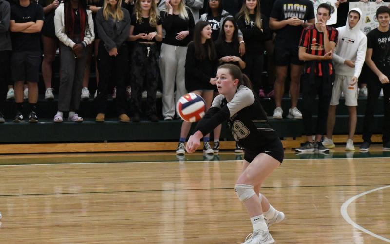 Tallulah Falls’ Sarah Jennings returns a shot fron Mt. Pisgah on Saturday afternoon in the state semifinals. MATTHEW OSBORNE/Staff