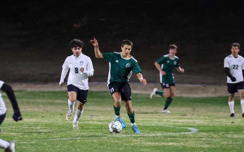 Tallulah Falls’ Clay Kafsky works the ball downfield during a recent home match. AUSTIN POFFENBERGER/Special
