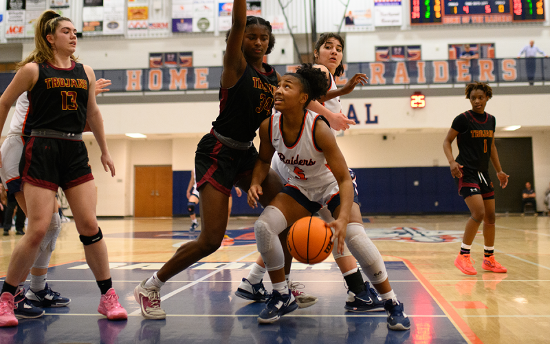 Habersham Central’s Emyrie Combs works around a defender in the paint Tuesday night. ZACH TAYLOR/Special