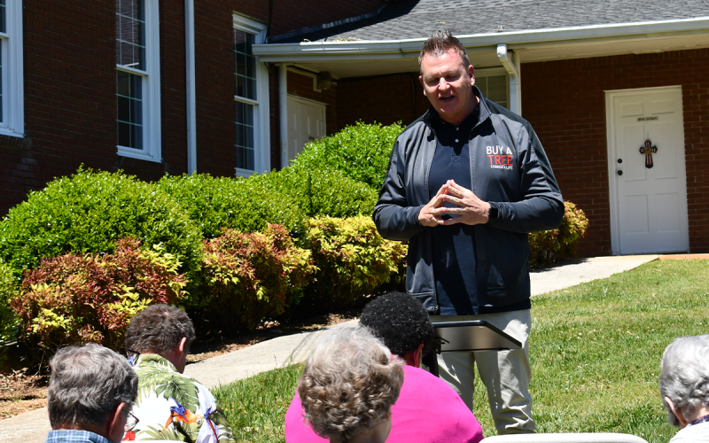 Life Church of Baldwin’s Pastor Bob Petty prays over the people of Habersham County and Demorest. JOHN DILLS/Staff