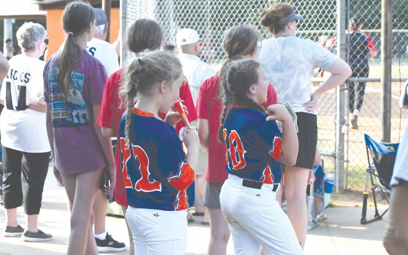 Habersham softballers Sudie Evans (left) and McKinley Dodd enjoy concessions while awaiting their next opponent.
