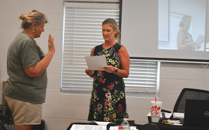 Tallulah Falls Town Clerk Linda Lapeyrouse gives newly appointed Council Member Cissy Henry the oath of office as she is sworn in during the town council meeting Aug. 16. Henry fills the seat left vacant by Tom Tilley until a Nov. 7 special election.  MEGAN BROOME/The Clayton Tribune
