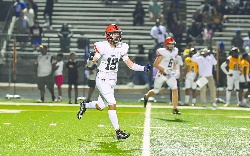 Everett Rudeseal celebrates the Raiders’ first win of the season. TOM ASKEW/Special