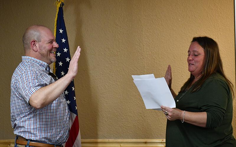 Erik Keith (left) is sworn in to the office of Baldwin City Council by Mayor Alice Venter (right) Tuesday’s meeting. Keith is finishing out former councilman Larry Lewallen’s term, and will be sworn in again in January for a full term. JULIANNE AKERS/Staff