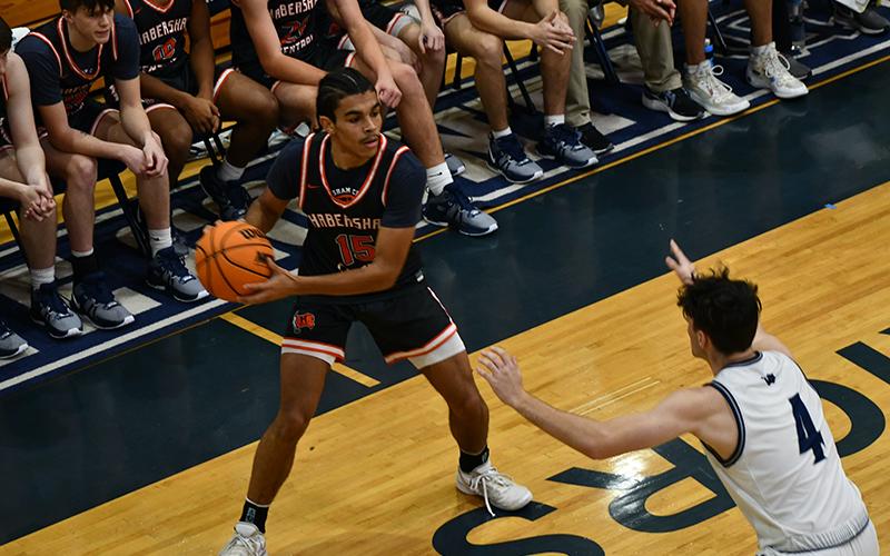 Habersham Central’s Jalen Davis looks to post the basketball during the Raiders’ win over White County on Friday. LANG STOREY/Staff
