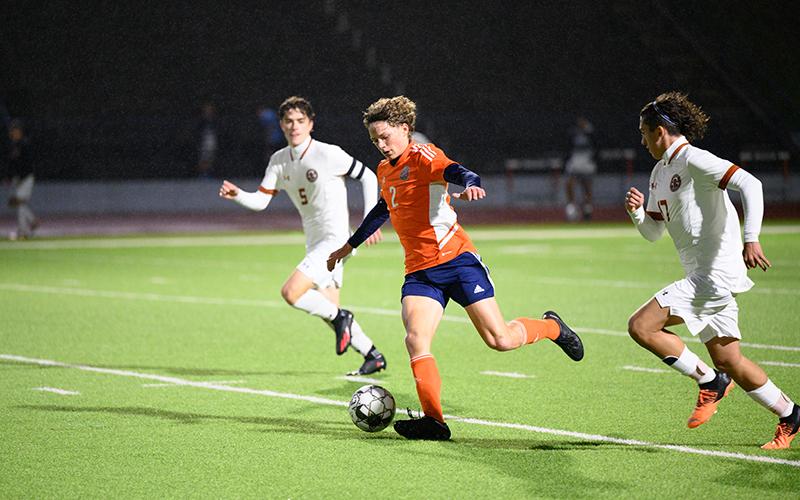 Habersham Central’s Owen Wallace looks to split the defense during a match last season. Wallace and the Raiders hope to make a move up the table this season with an experienced squad. FILE