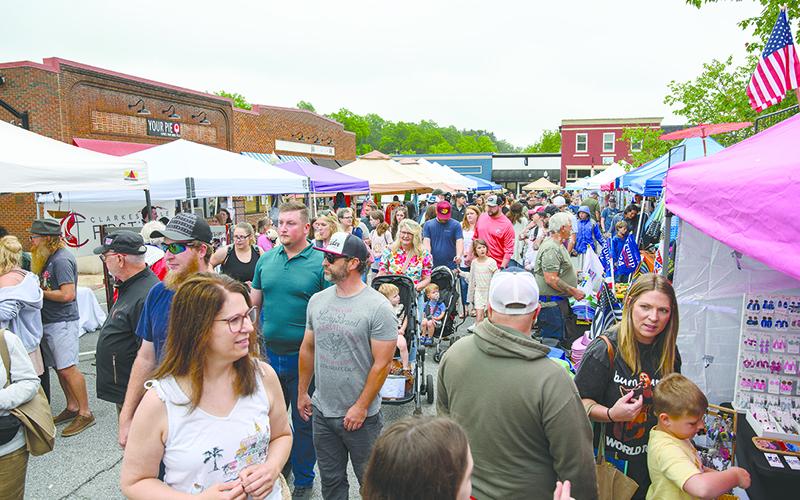 Folks mingle at last year’s Mountain Laurel Festival in Clarkesville. ZACH TAYLOR/Special
