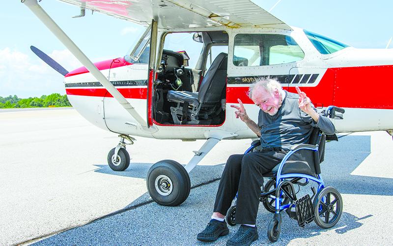 Bill McNamara gives two peace signs after his 81st birthday flight with Erich Fritchman of Horizon Dreams. ZACH TAYLOR/Staff
