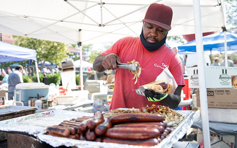 T Perry whips up some meals for hungry customers. ZACH TAYLOR/Staff
