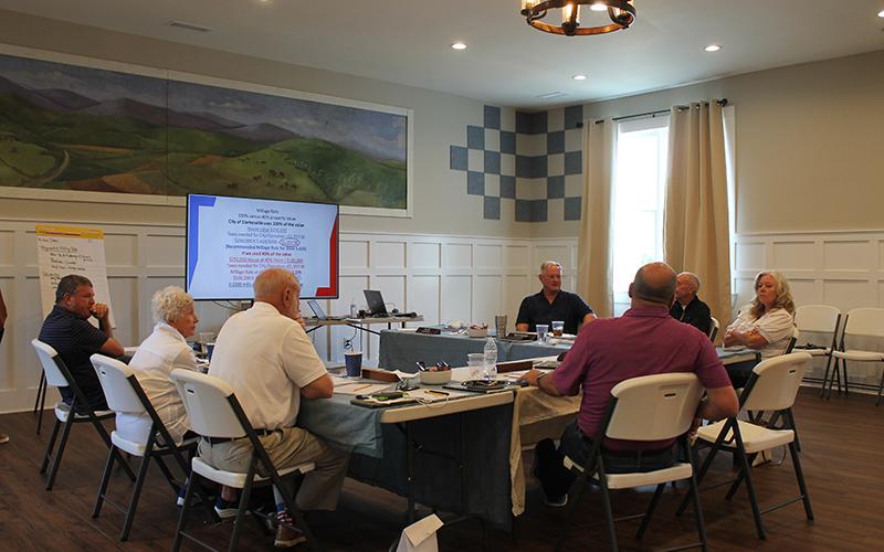 Clarkesville City Council meets for annual retreat at Mary Street Community House Thursday. Brian Wellmeier/Staff