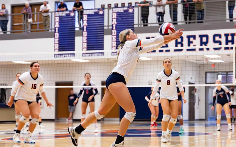 Habersham’s Kinslee Hicks keeps the ball in play during the Lady Raiders’ Sweet Sixteen match. MEG LABARBERA/HCHS(Instagram: barbs.media)