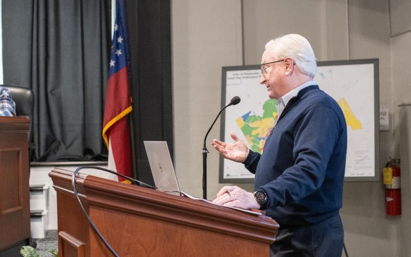 Phil Sutton of Sutton Consulting LLC presents an HB581 PowerPoint to Demorest city officials. ZACH TAYLOR/Staff