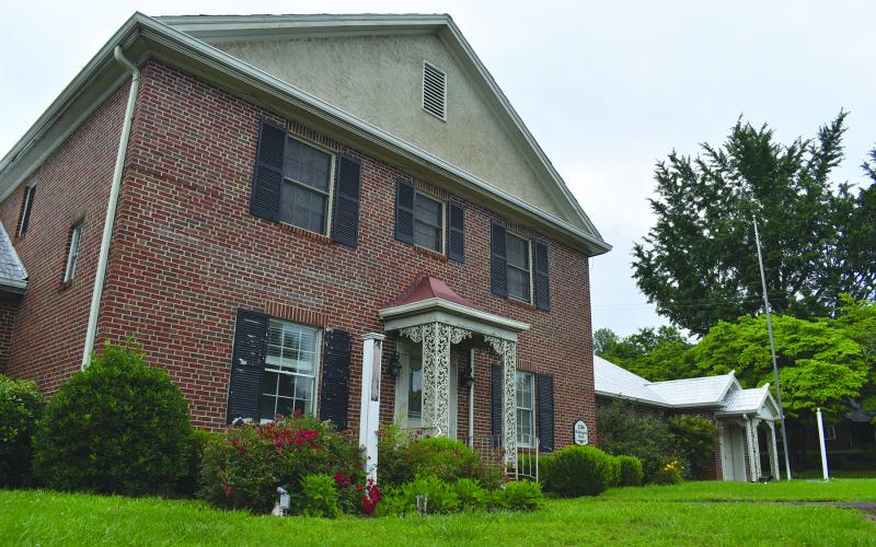 The old funeral home building on Washington Street in Clarkesville will be demolished soon. SAMANTHA SINCLAIR/Staff