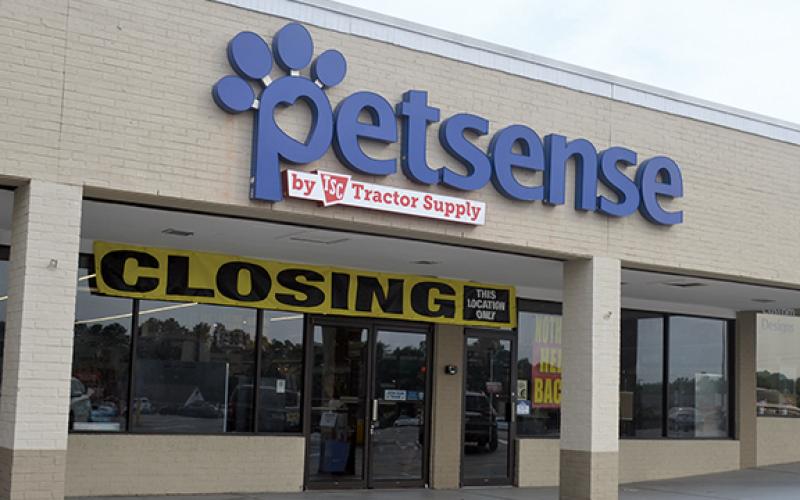 Signage displays the news that Petsense in Cornelia is closing. (Samantha Sinclair/Staff)