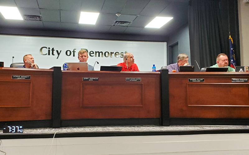 As Councilman Jimmy Davis speaks at the podium, Councilman Donnie Bennett, Mayor Jerry Harkness, City Manager Mark Musselwhite, Councilman Shawn Allen and Councilman Andrew Ferguson listen from the dais. (Samantha Sinclair/Staff)