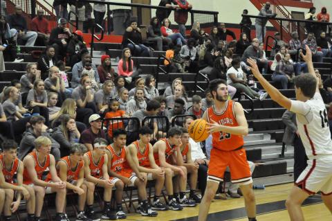 Micah Ward led the Raiders with 11 points. 