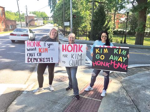 Amber Burrell, Cherri Hendrix and Kim Sosebee spent much of their day Thursday encouraging passers-by to honk if they are dissatisfied with the performance of the Demorest city manager, Kim Simonds.