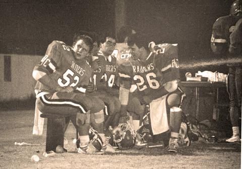 had Radcliffe (26) consults with teammates A.J. Eash and Eric Hooper during a time out from a Habersham Central game in 1987. 