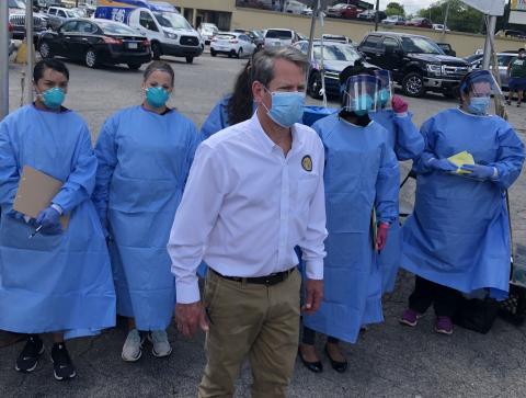 Daniela Cintron / El Gobernador Kemp visita sitio de pruebas de COVID-19 en la Ciudad de Gainesville 