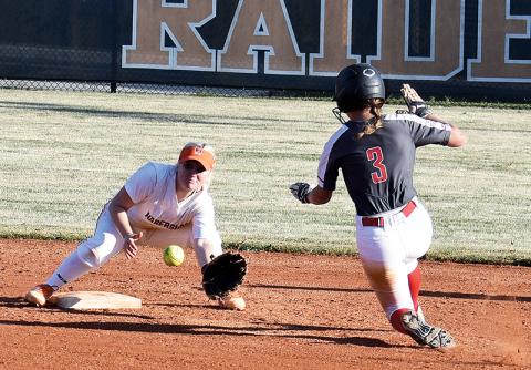 Habersham Central’s Brayden Staton waits for the throw as a Winder-Barrow runner tries to beat the tag.