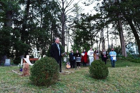 Rev. Matthew Henderson speaks at the Easter Sunday sunrise service at the Old Clarkesville Cemetery. E. LANE GRESHAM/Special