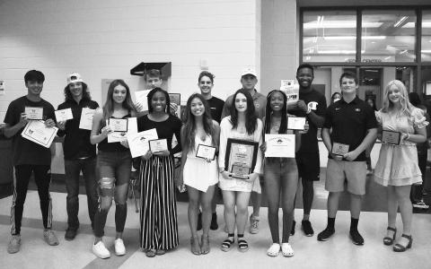 VARSITY Front,from left Skyler Voss (best female sprinter), Amayah Dooley (best female jumper), Angela Lee (best female distance runner), Amber Wojeczko (Coaches’ Award, Coca-Cola Academic Award), Julia Johnson (best female hurdler) Back row from left, Luke Cooper (best male jumper), Ashton Hill (best male hurdler), Evan Jenkins (best male sprinter), Andrew Kivett (best male distance runner), Garrett Heaton (Coaches’ Award), Alex Aaron, Brad Chosewood (best male thrower), Landrey Pike (best female thrower).