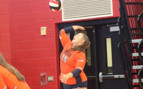 Habersham Central’s Abbey Donaldson serves during Tuesday’s win over the  Stephens County Indians. MARCUS ETIENNE/CNI News Service
