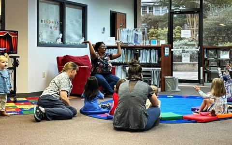 Ashawna Green engages with children at the Clarkesville Library on Tuesday morning. BRIAN WELLMEIER/Staff