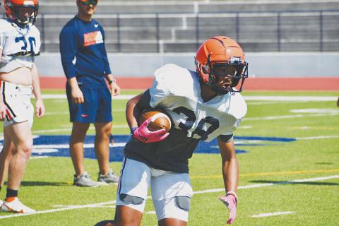 Habersham Central’s Anthony Thomas catches a swing pass in practice earlier this spring.