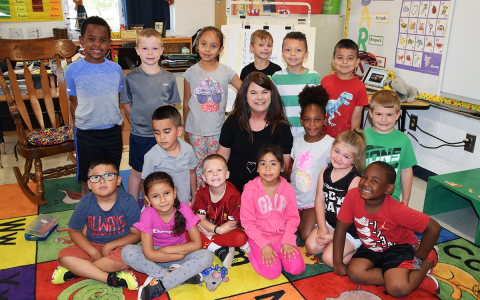 Retiring teacher Candace Oliver gets in one more picture with her last kindergarten class. Oliver formerly taught at Demorest and Baldwin elementary schools. SAMANTHA SINCLAIR/CNI News Service 