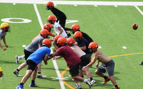 Habersham Central’s Raiders work on walkthroughs at practice Monday morning. MATTHEW OSBORNE/Staff