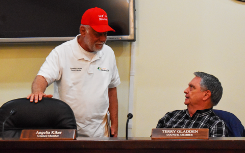 Terry Gladden (right) socializes with Councilmember Franklin Brown prior to Gladden’s last city council meeting. EMMA MARTI/Staff